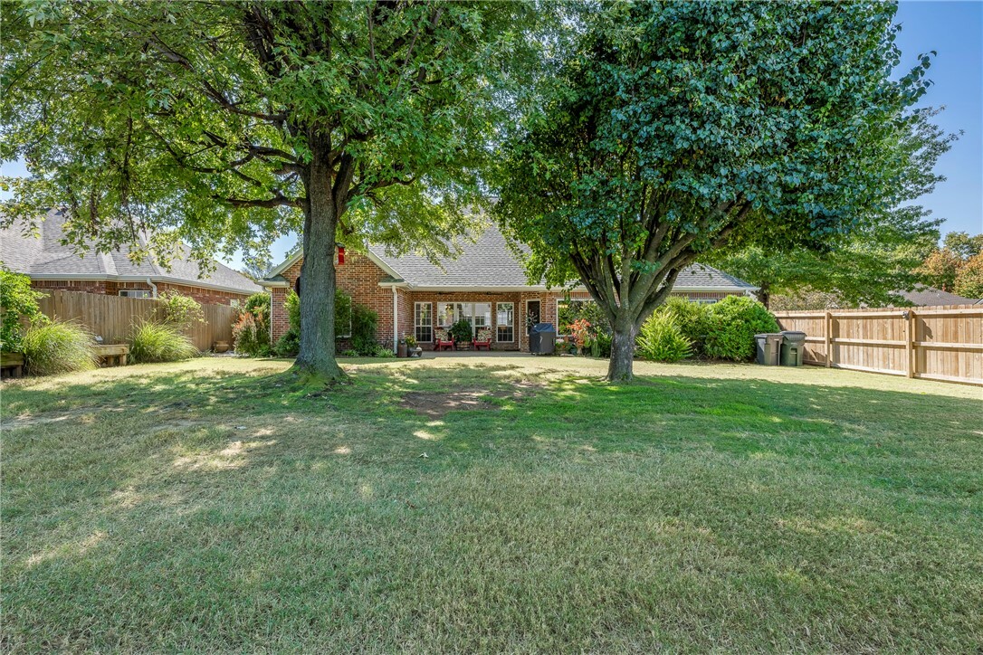 Property Photo:  4417 W Braymore Drive  AR 72758 