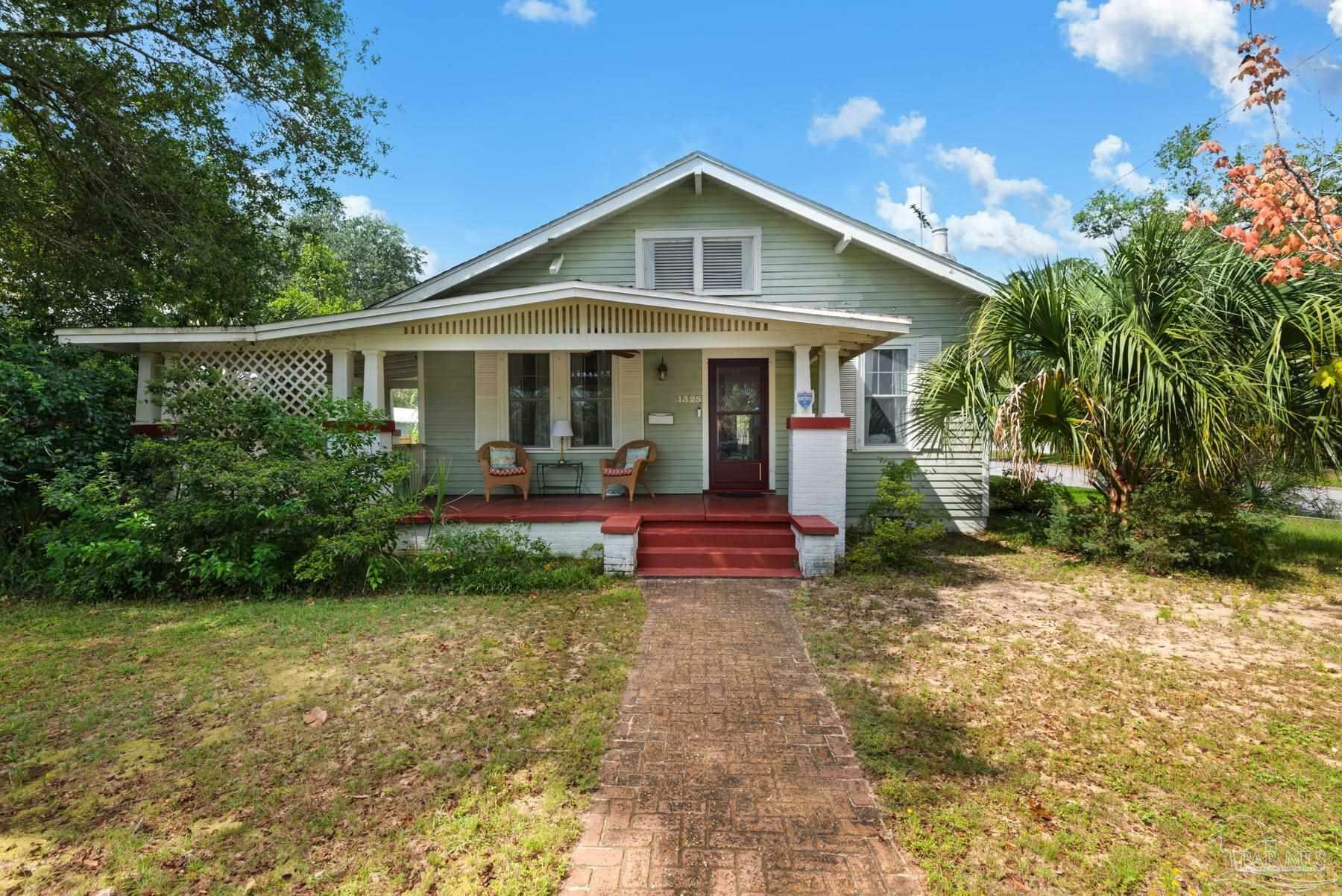 Property Photo:  1325 N 15th Ave  FL 32503 