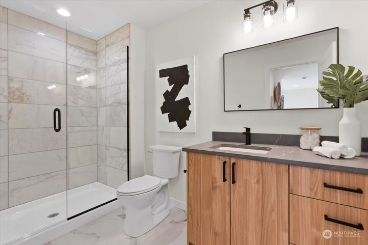 Property Photo: 346 NE 55th Street A WA 98105