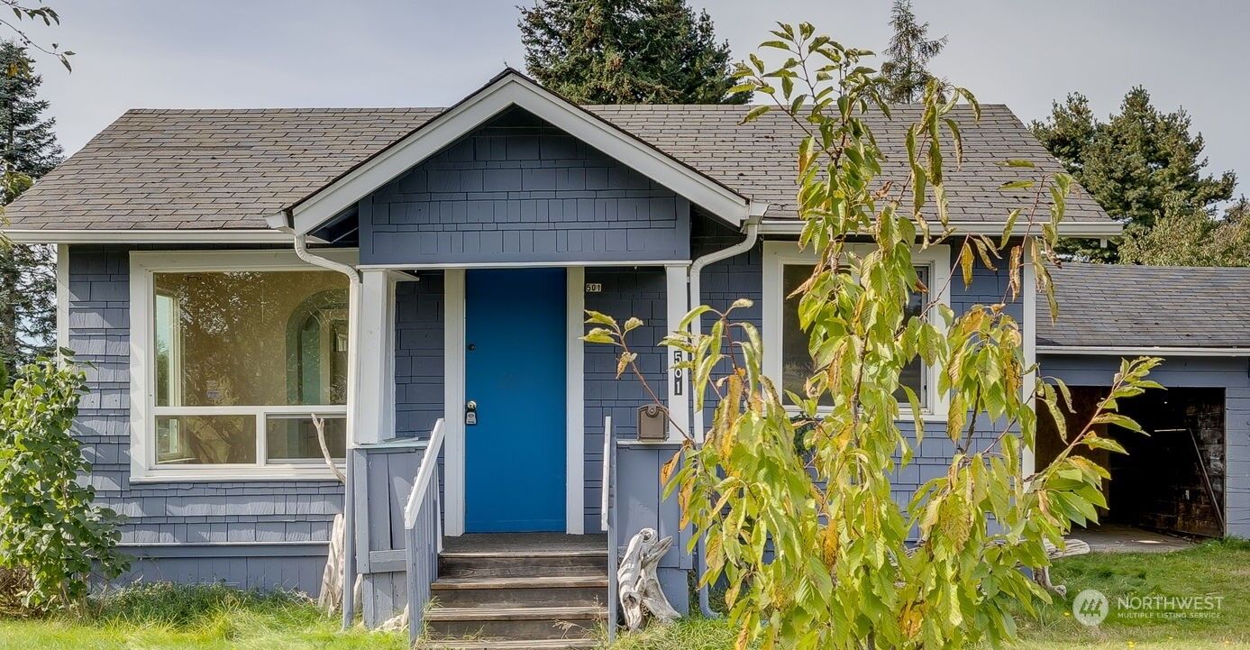 Property Photo:  501  Alder Avenue  WA 98270 