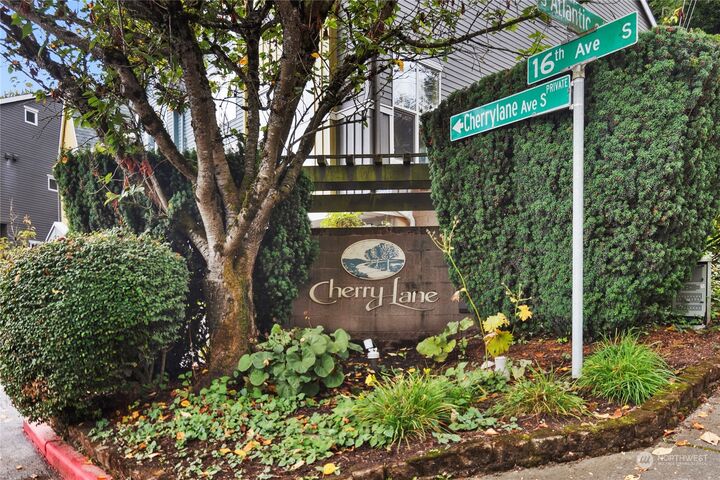Property Photo:  1524  Cherrylane Place S  WA 98144 