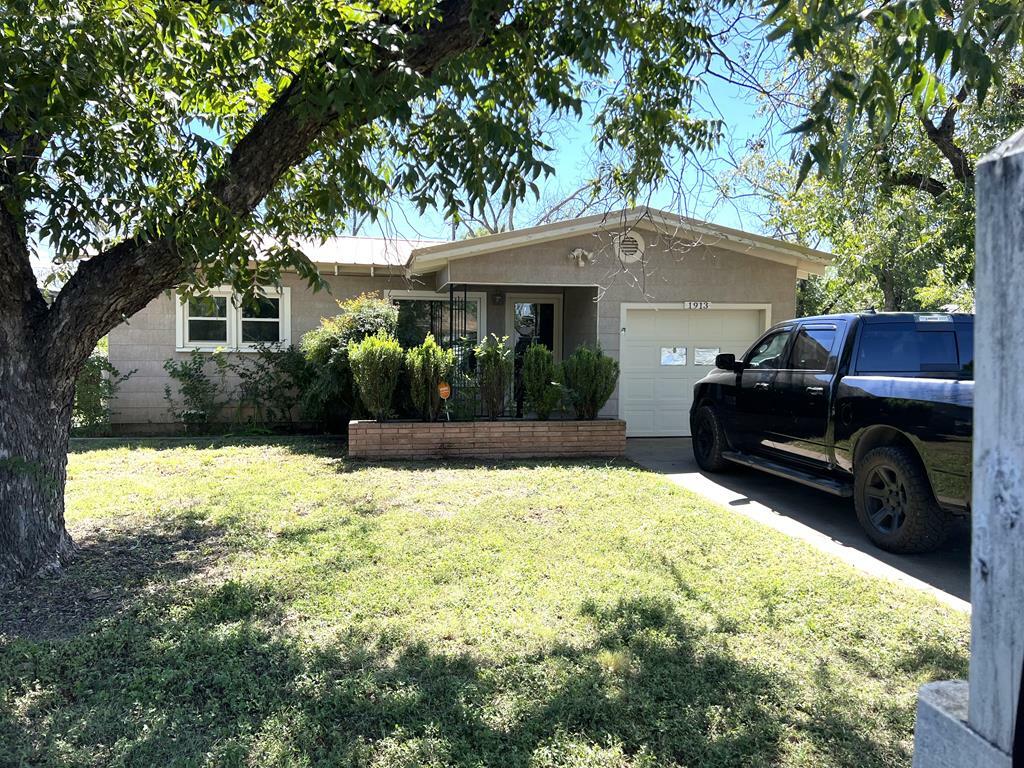 Property Photo:  1913 W Twohig Ave  TX 76901 