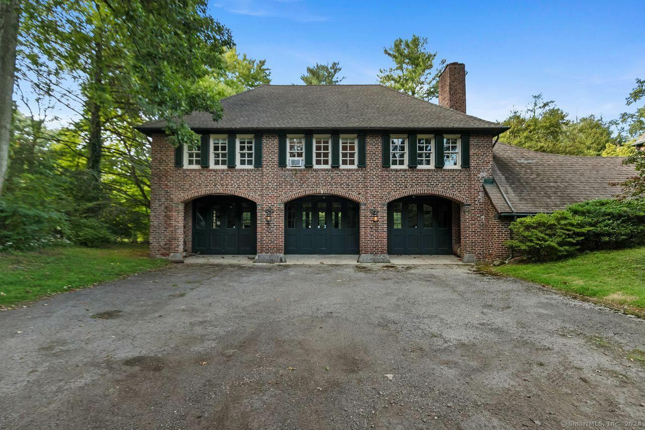 Property Photo:  70 Round Hill Road  CT 06831 