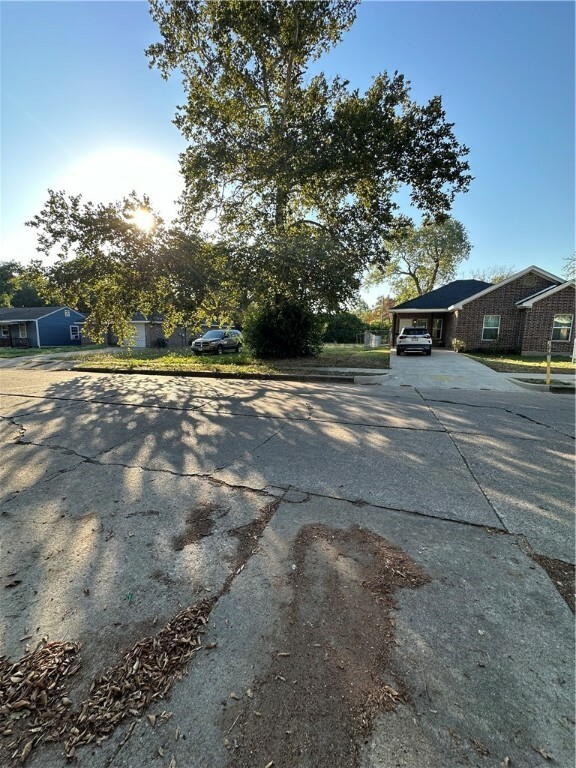 Property Photo:  1916 Maple Avenue  TX 76707 