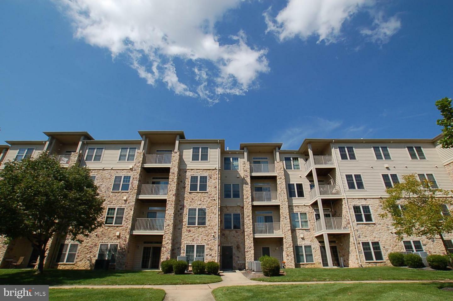 Property Photo:  3000 Fountainview Circle Unit 3308  DE 19713 