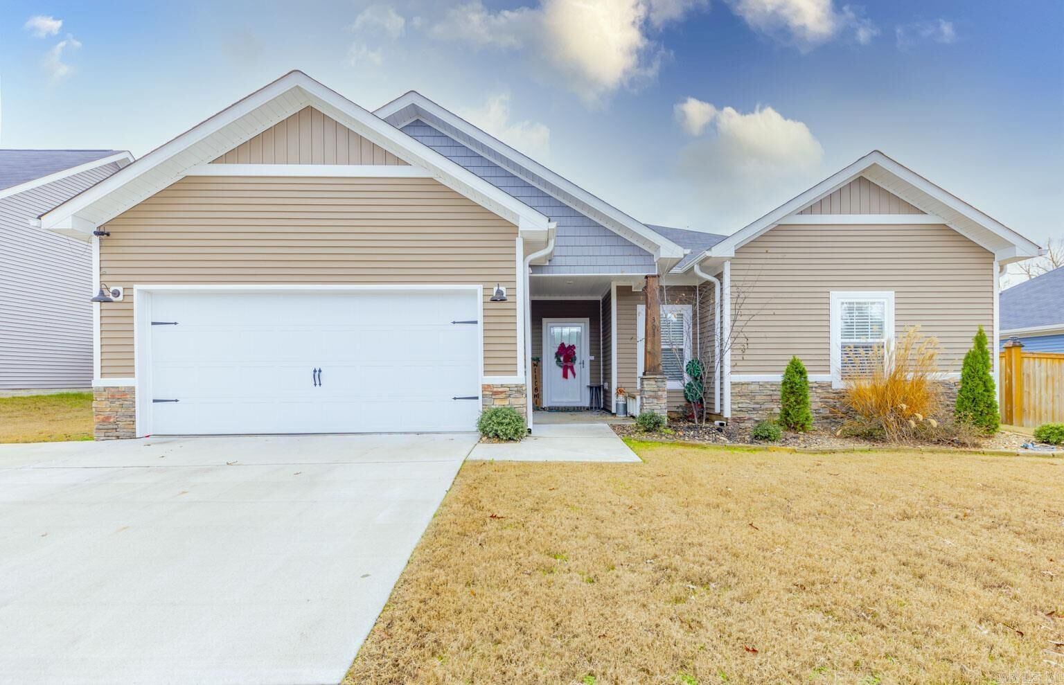 Property Photo: 303 King'S Ranch Drive AR 72015