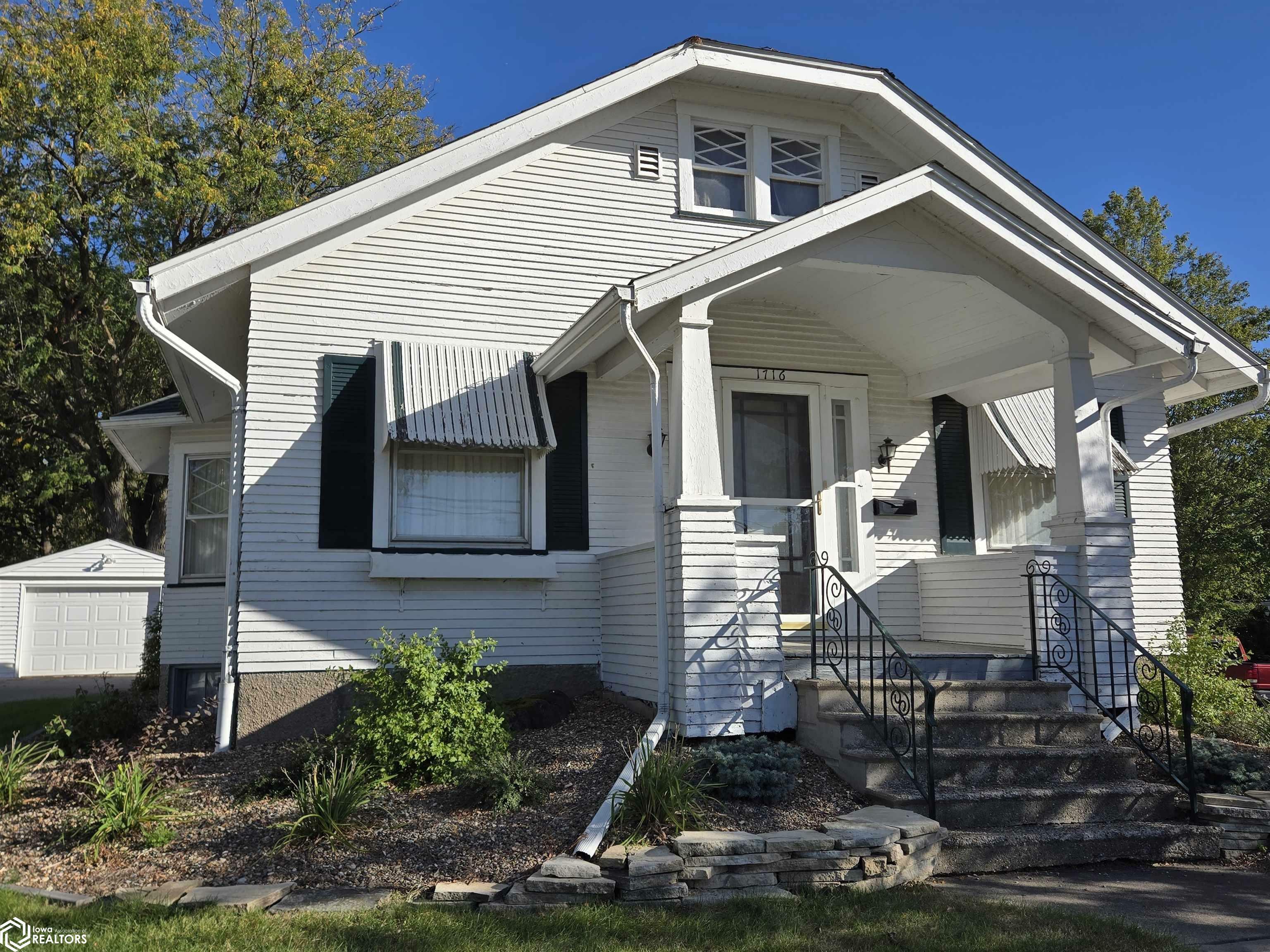 Property Photo:  1716 Mount Pleasant Street  IA 52601 