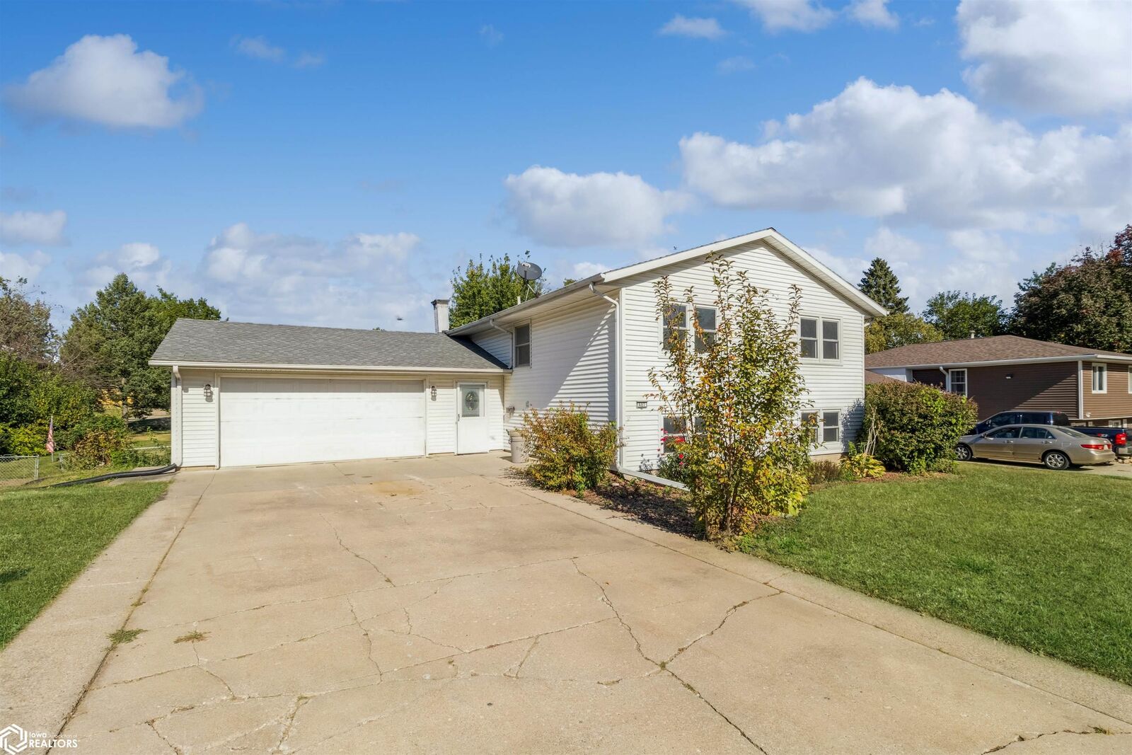 Property Photo: 407 Wauconda Road IA 50158