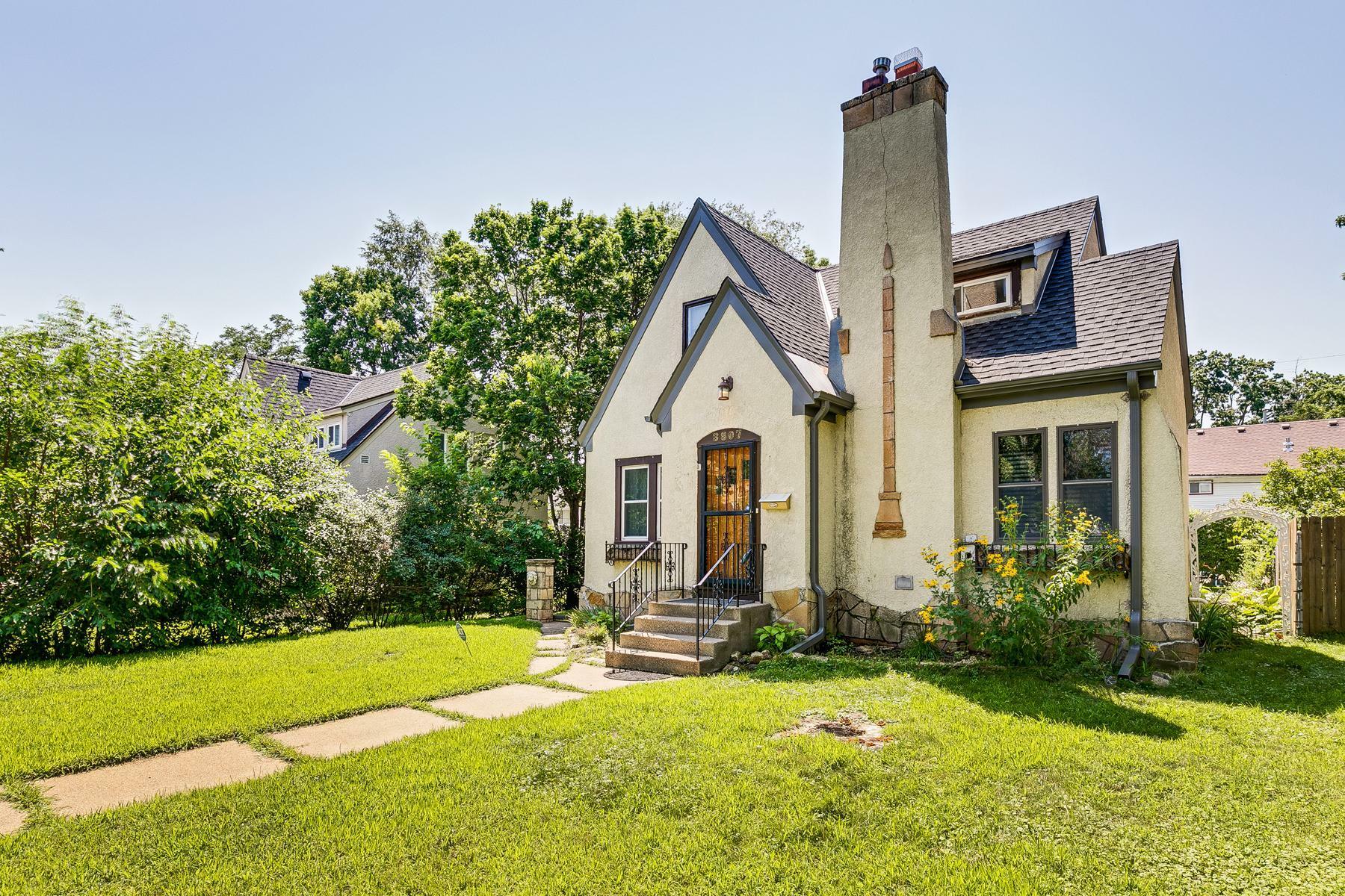 Property Photo:  3807 Hubbard Avenue N  MN 55422 