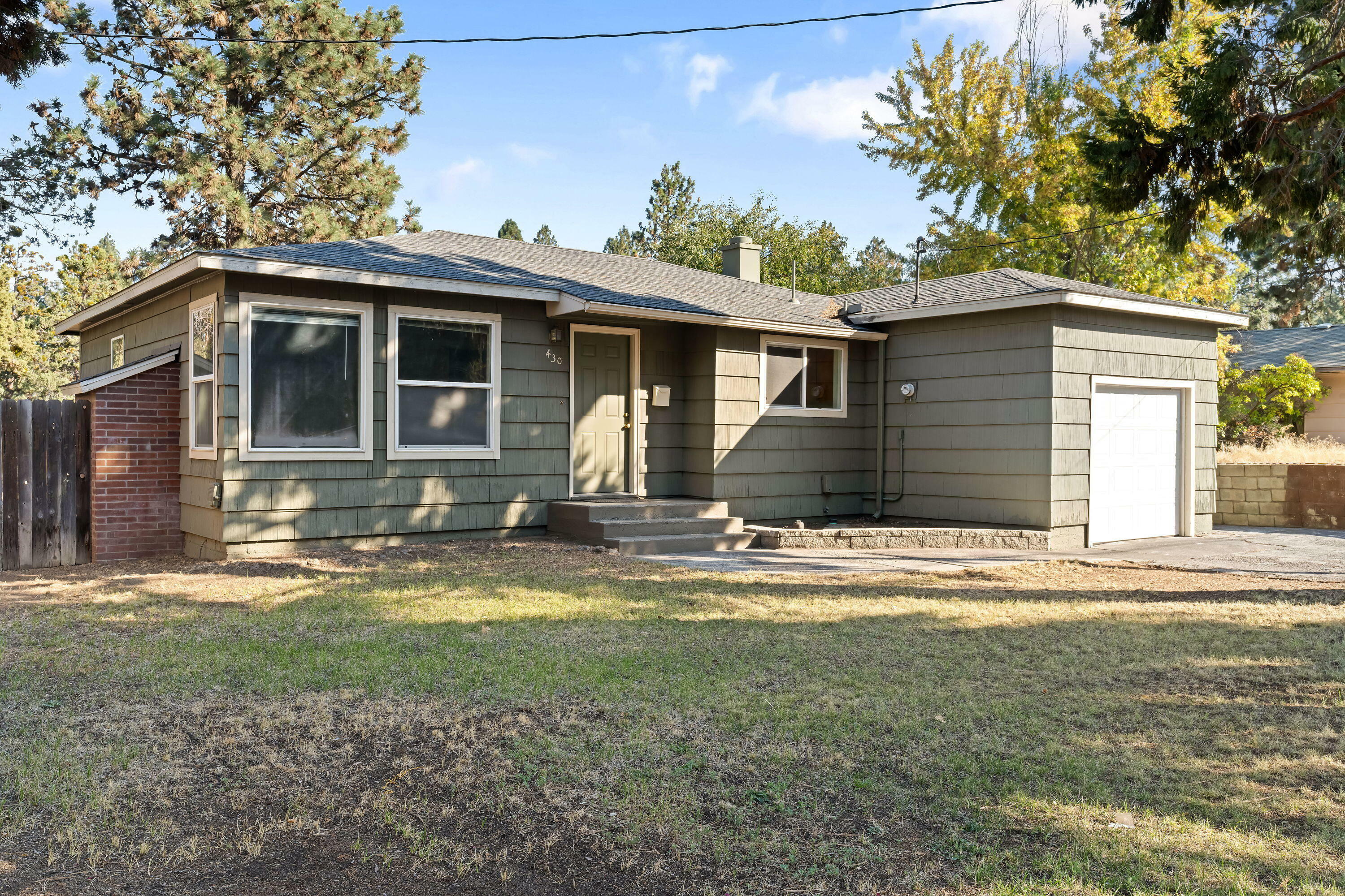 Property Photo:  430 NE 10th Street  OR 97701 