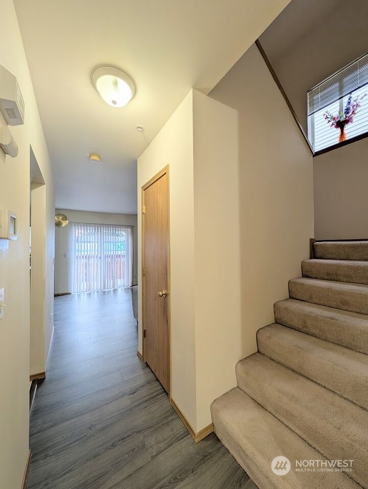 Property Photo: 15815 Admiralty Way D6 WA 98087