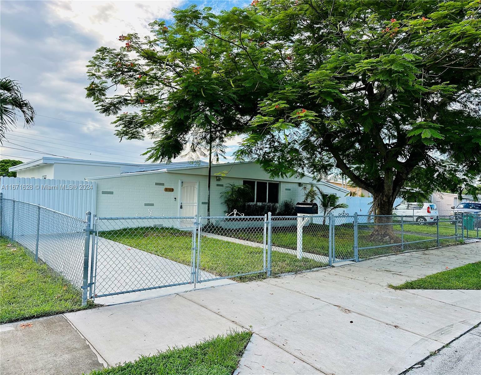 Property Photo:  4160 SW 97th Ave  FL 33165 