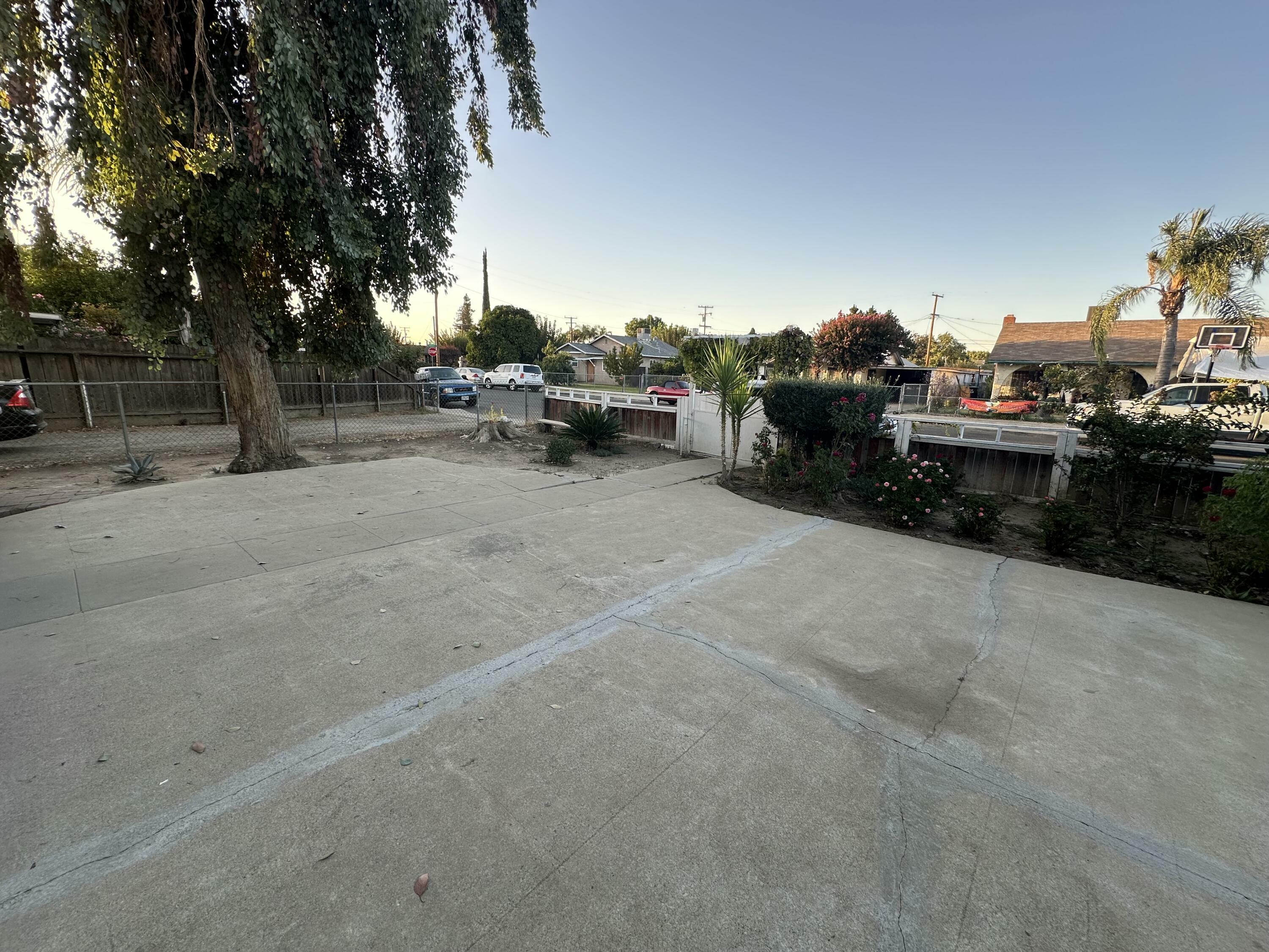 Property Photo:  619 W Harold Avenue  CA 93291 