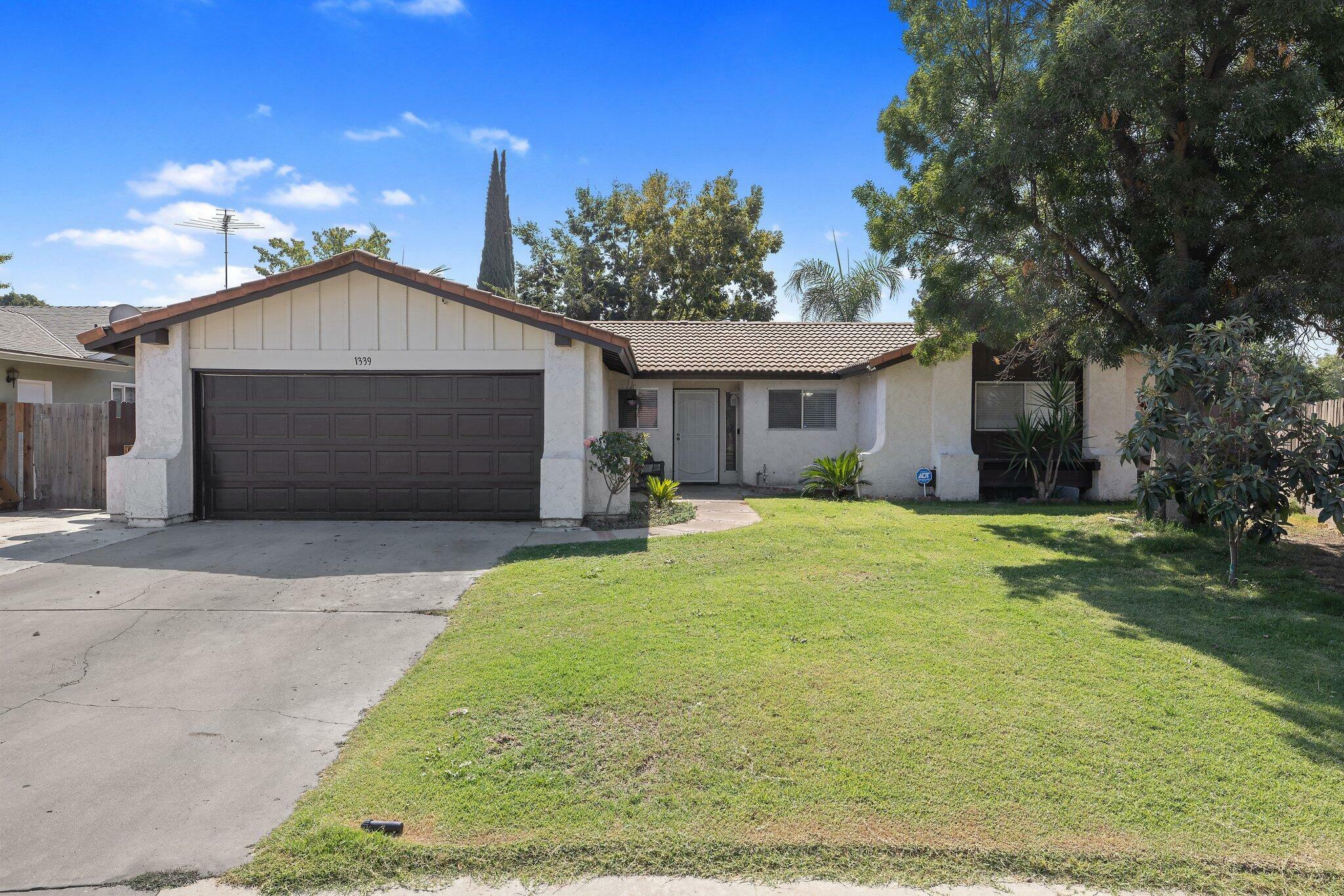 Property Photo:  1339 W Seeger Court W  CA 93277 