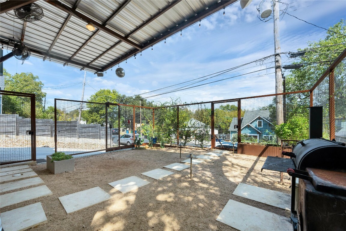 Property Photo:  1206 Luna Street 1  TX 78721 