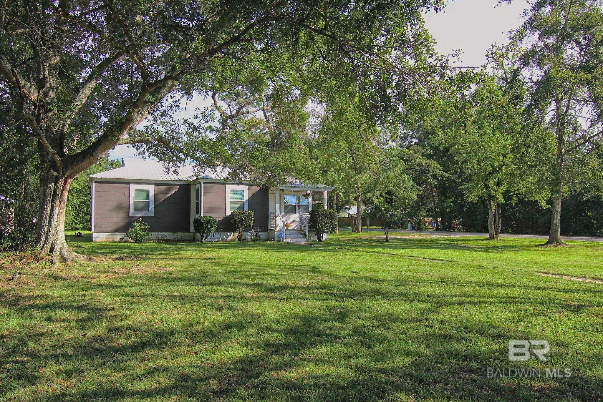 Property Photo:  509 E Myrtle Avenue  AL 36535 