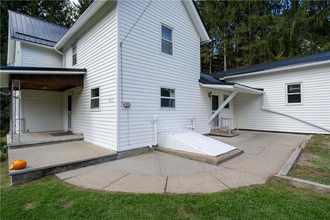 Property Photo:  7013 Lower Glen Avenue  NY 14843 