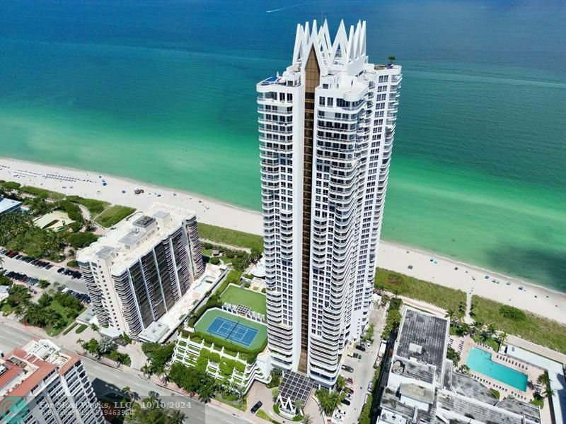 Property Photo:  6365 Collins Avenue 2406  FL 33141 