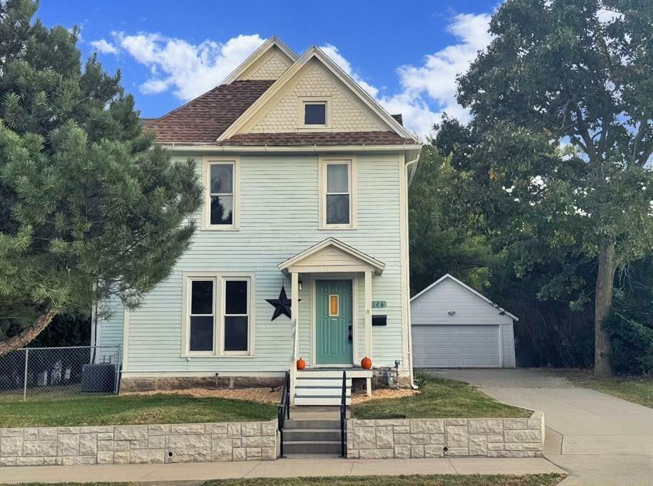 Property Photo:  1126 W 1st Street  IA 50613 