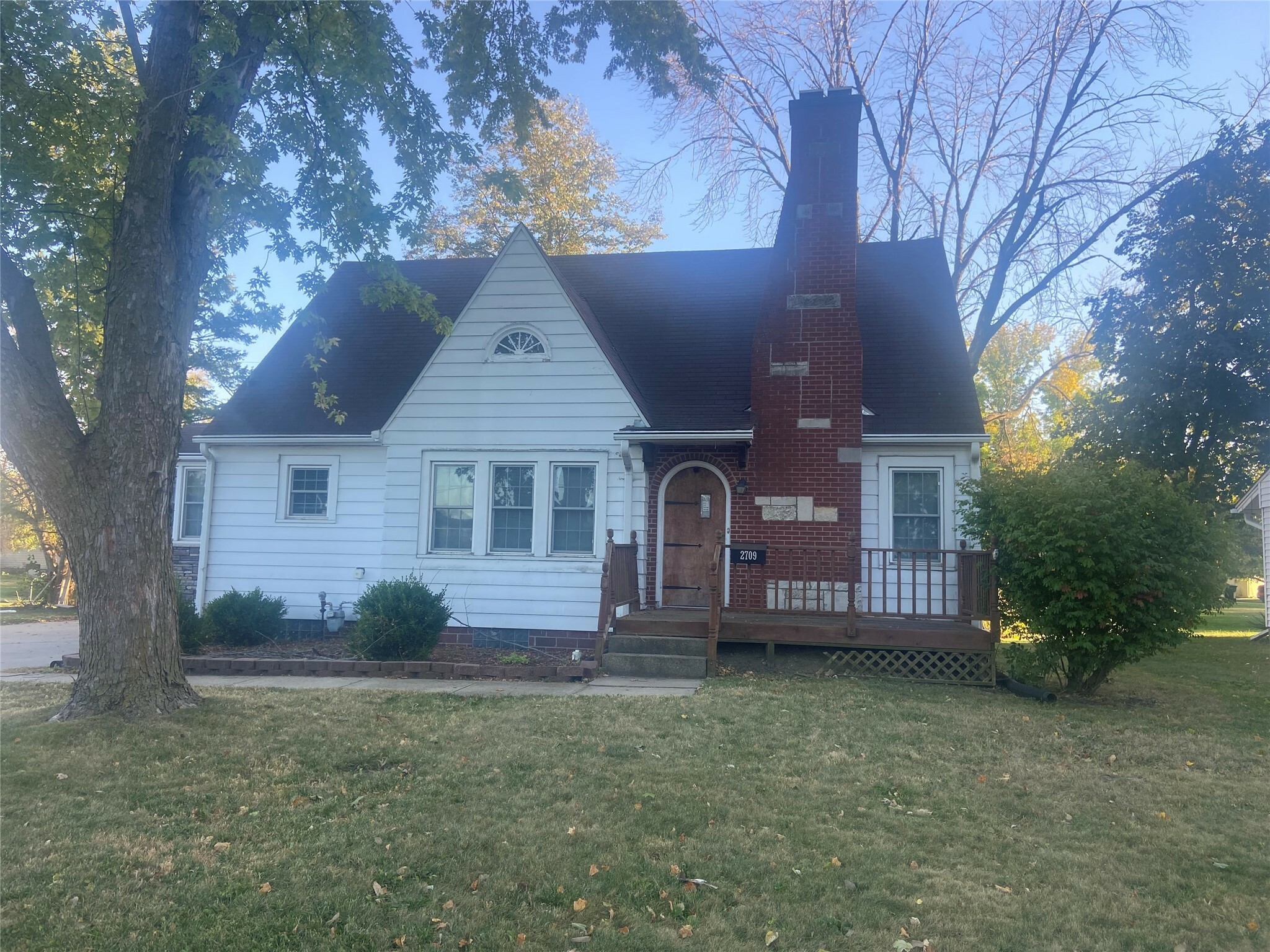 Property Photo: 2709 Eastern Avenue IA 50220