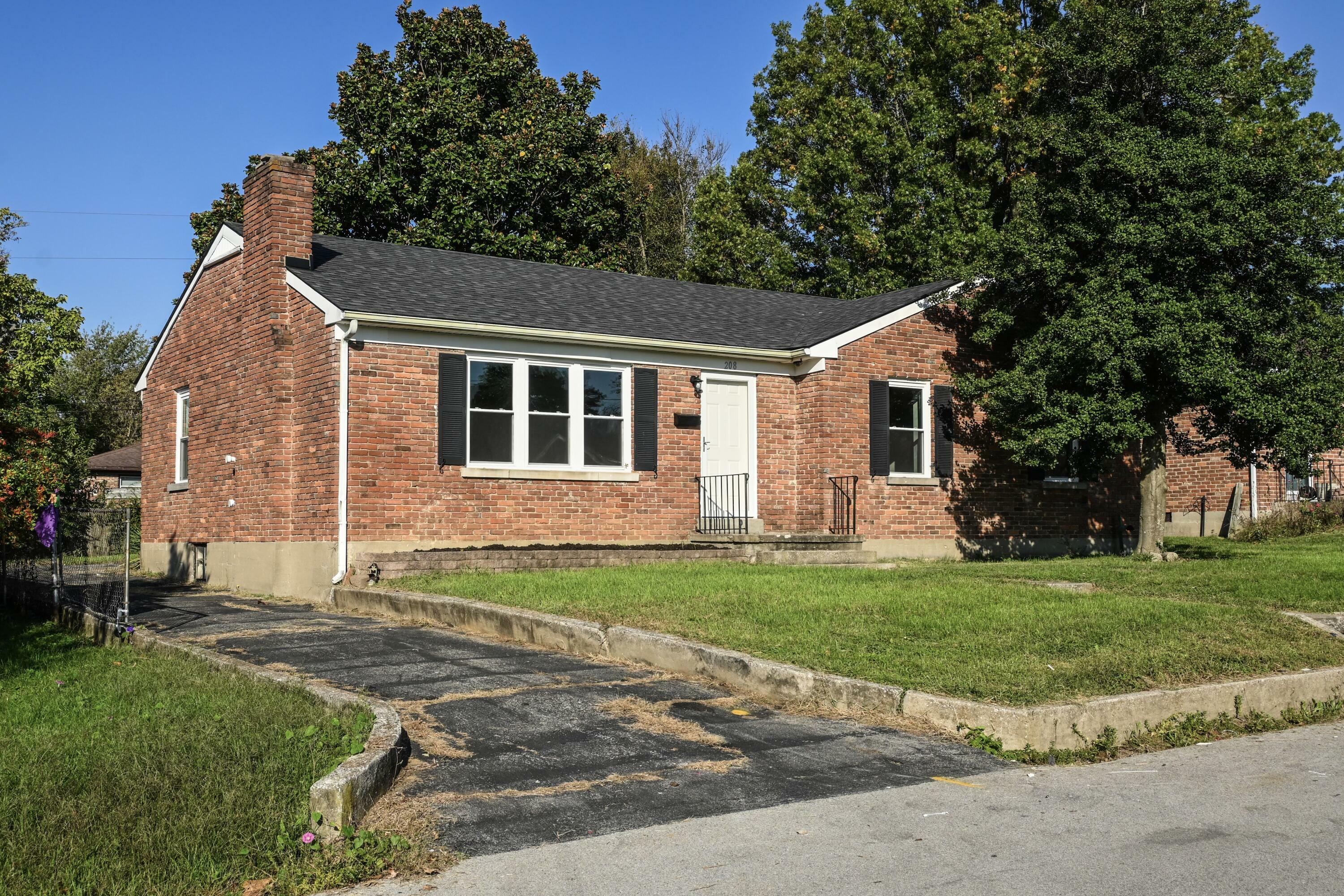 Property Photo:  208 Holly Street  KY 40601 