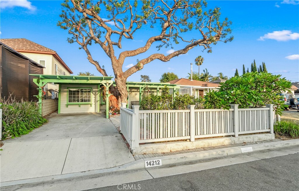 Property Photo:  14212 Alta Pl  CA 92683 