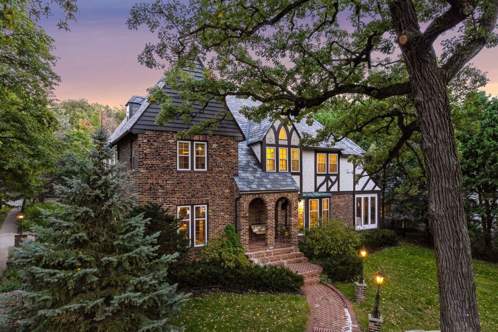 Property Photo:  4701 E Lake Harriet Parkway  MN 55419 