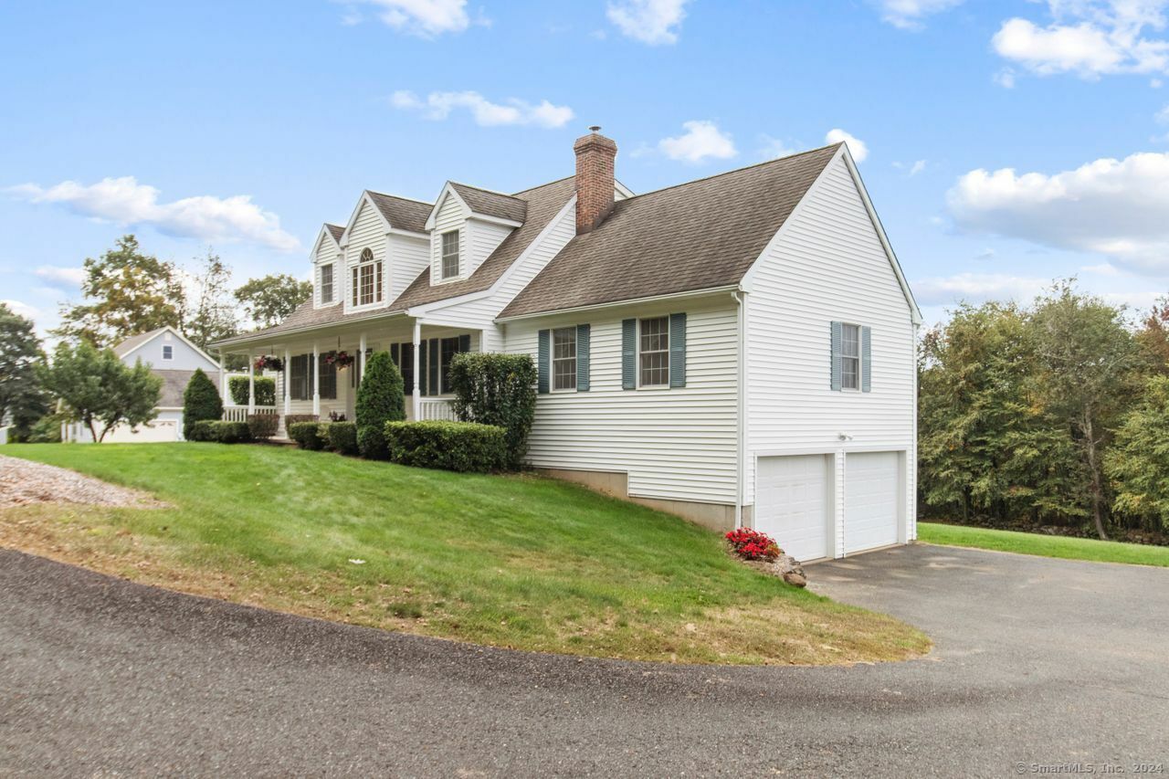 Property Photo:  425 Chestnut Tree Hill Road  CT 06478 