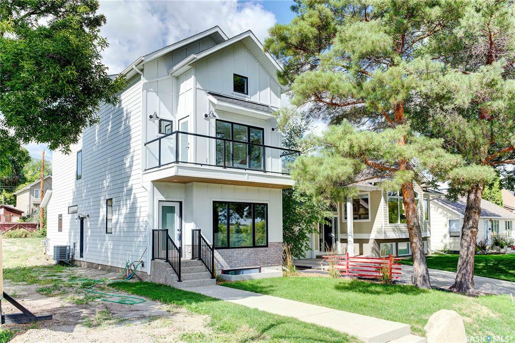 Property Photo:  1511 Spadina Crescent E  SK S7K 3J3 