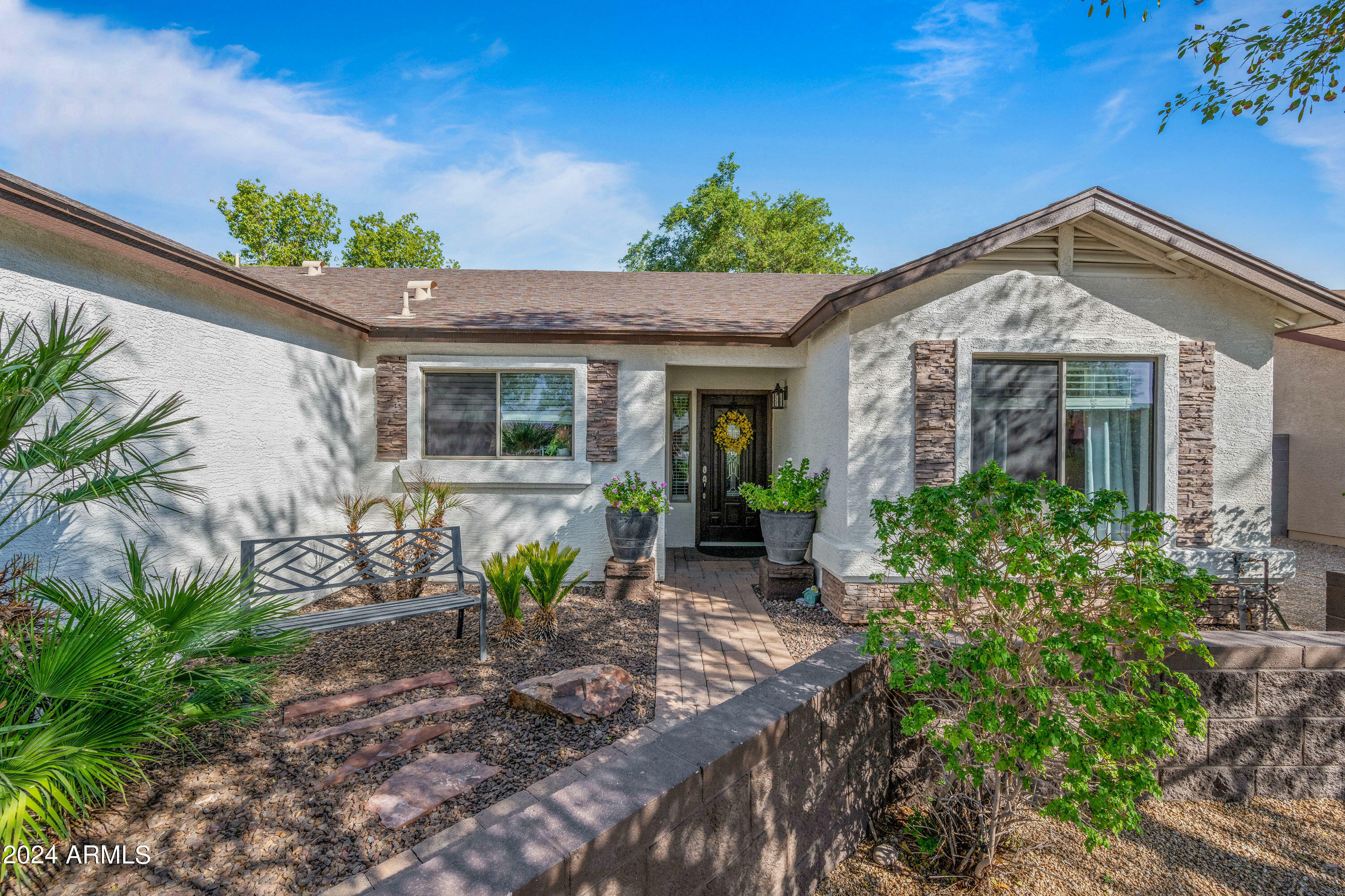 Property Photo:  2848 W Garden Circle  AZ 85120 