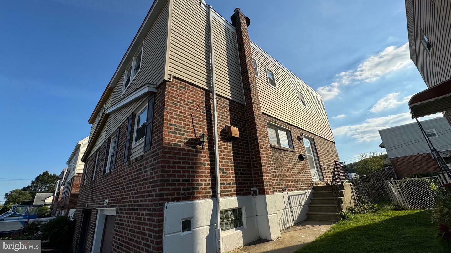 Property Photo:  2524 Maxwell Street  PA 19152 