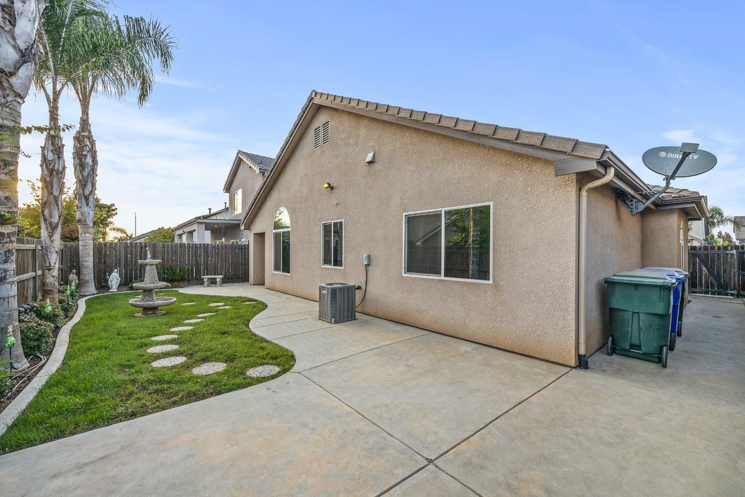 Property Photo:  2549 Kelli Avenue  CA 93657 