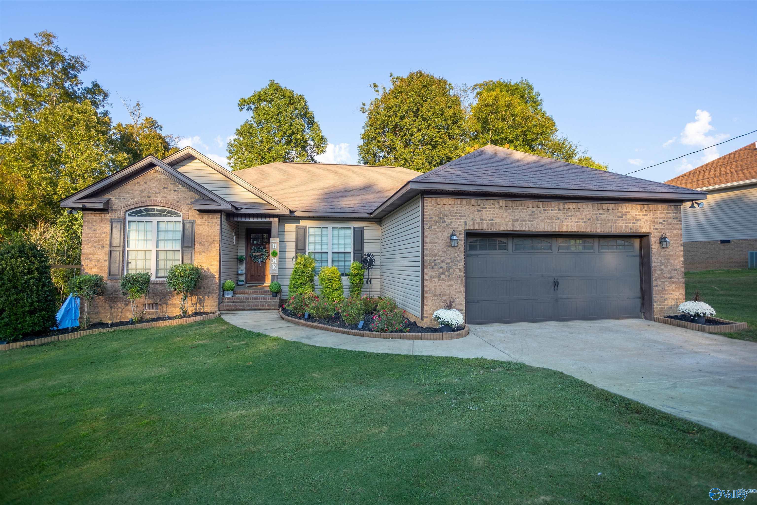 Property Photo: 3696 Oak Hill Drive AL 35907