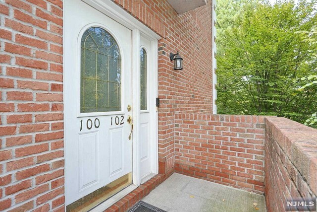 Property Photo:  100 Stonegate Trail 1  NJ 07626 