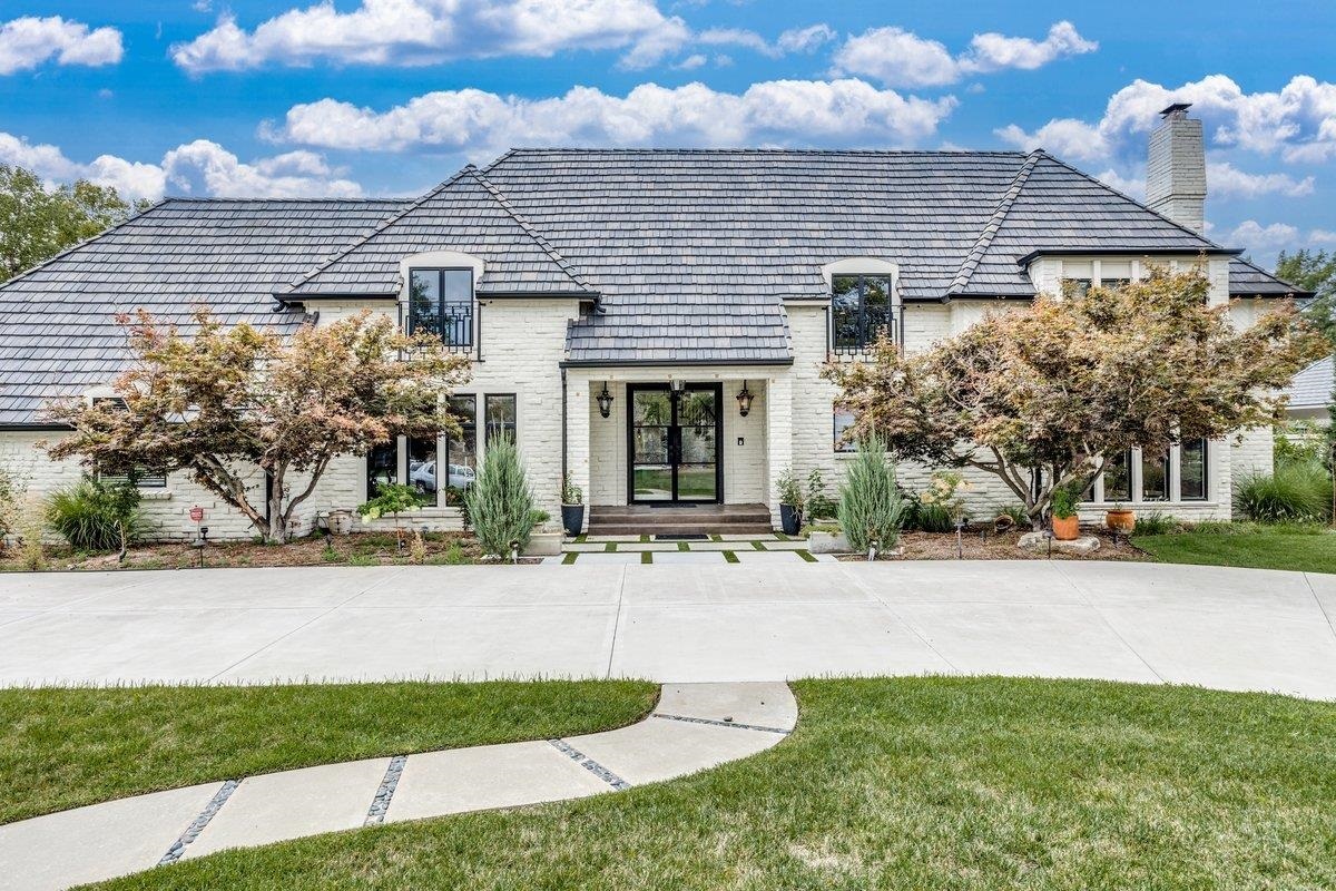 Property Photo: 1536 N Gatewood Ct KS 67206