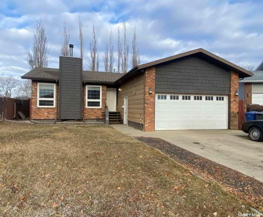 Property Photo:  10620 Bennett Crescent  SK S9A 3X3 