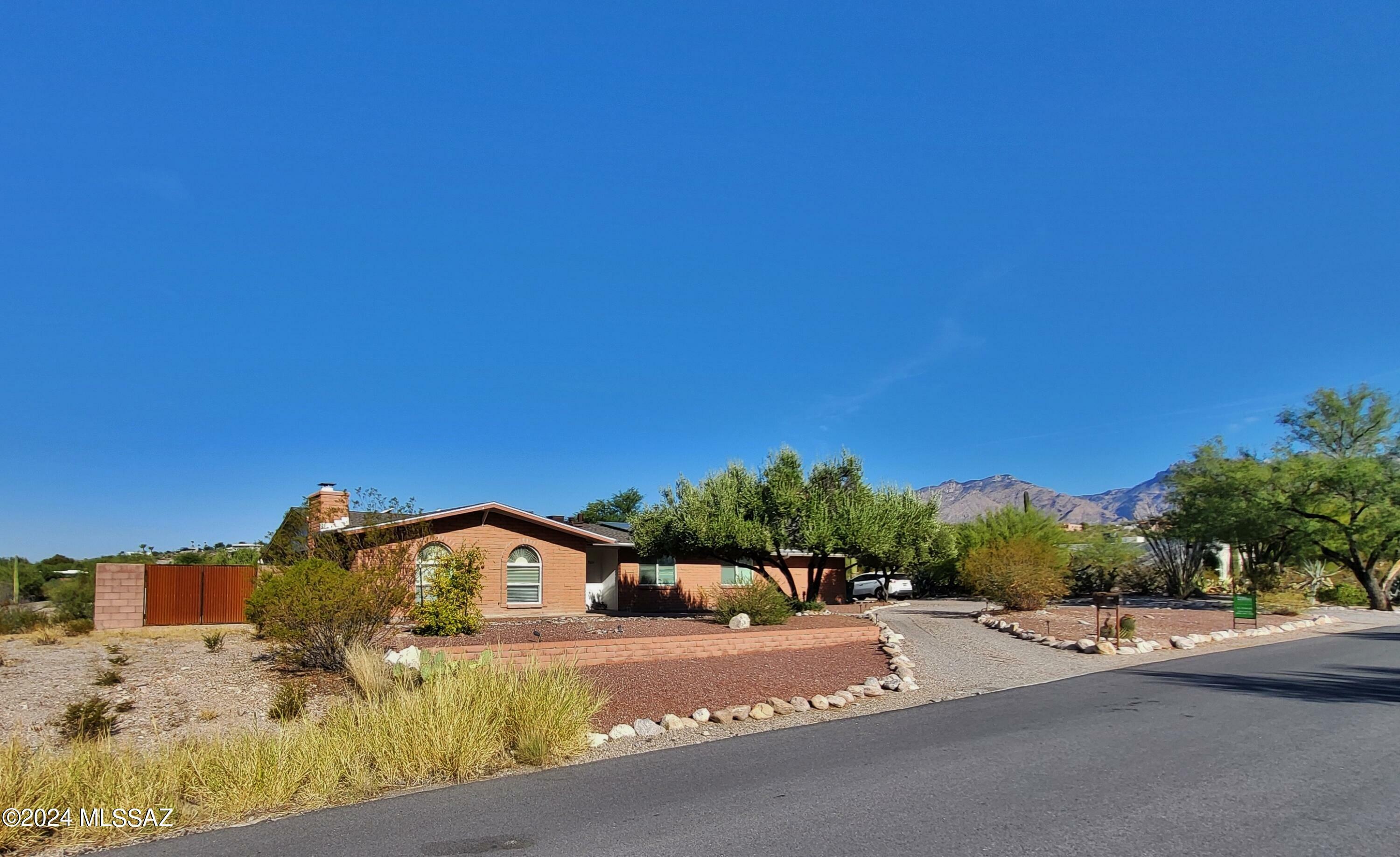 3651 N Four Winds Drive  Tucson AZ 85750 photo