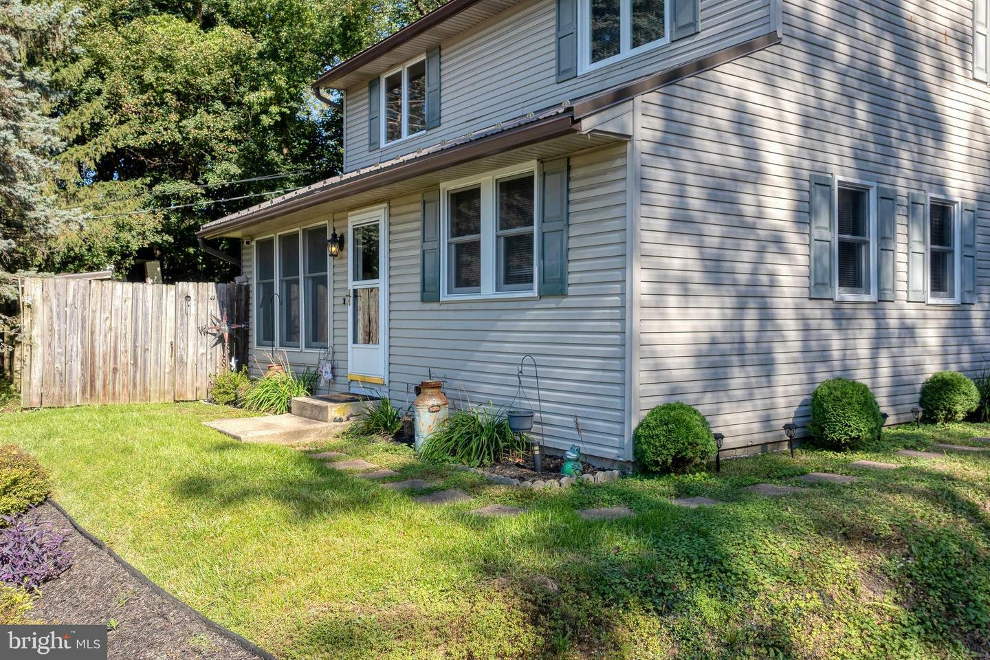 Property Photo:  1055 Lampeter Road  PA 17602 