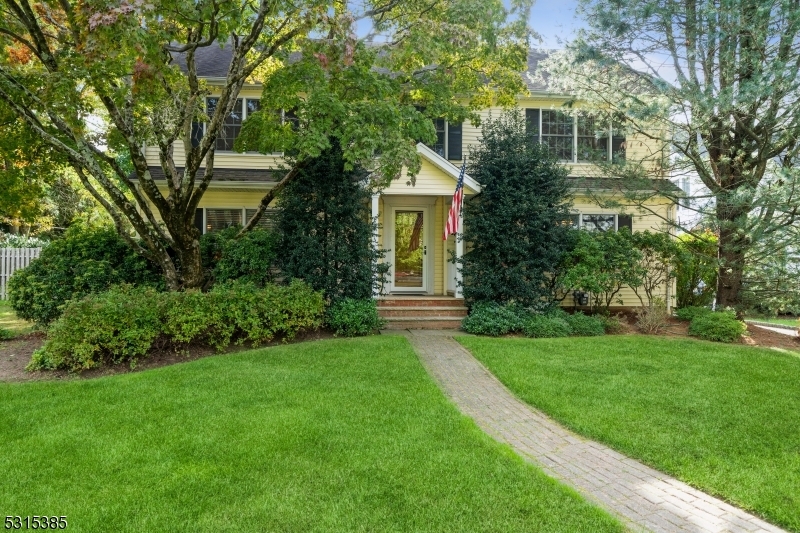 Property Photo:  20 Hillside Ave  NJ 07932 