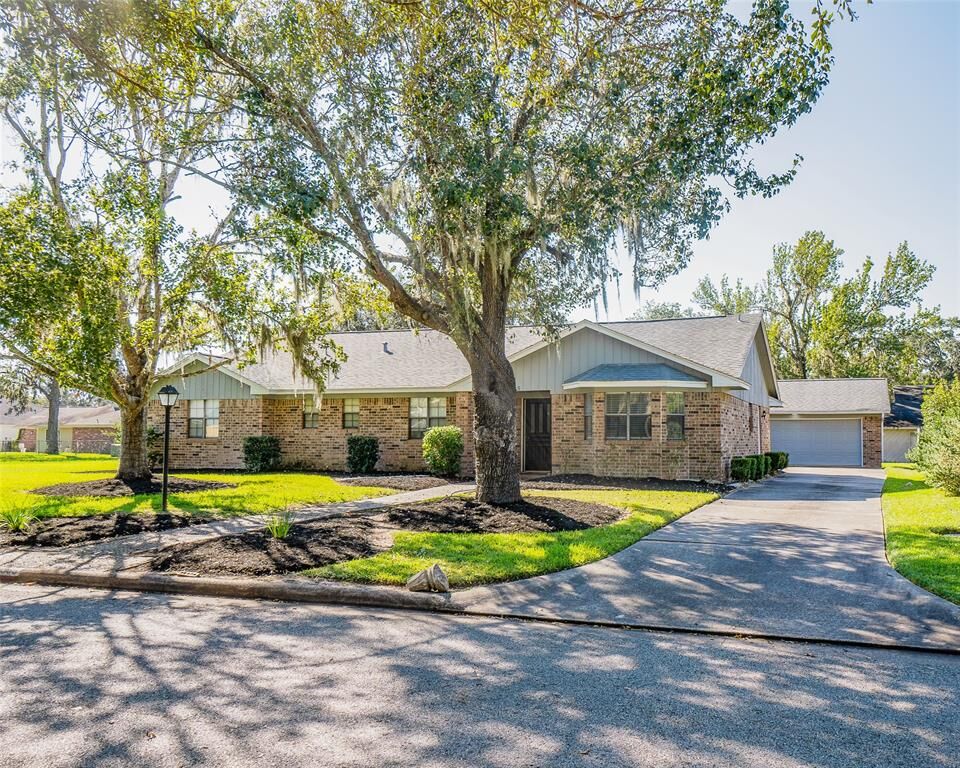 Property Photo: 335 N Amherst Drive TX 77486