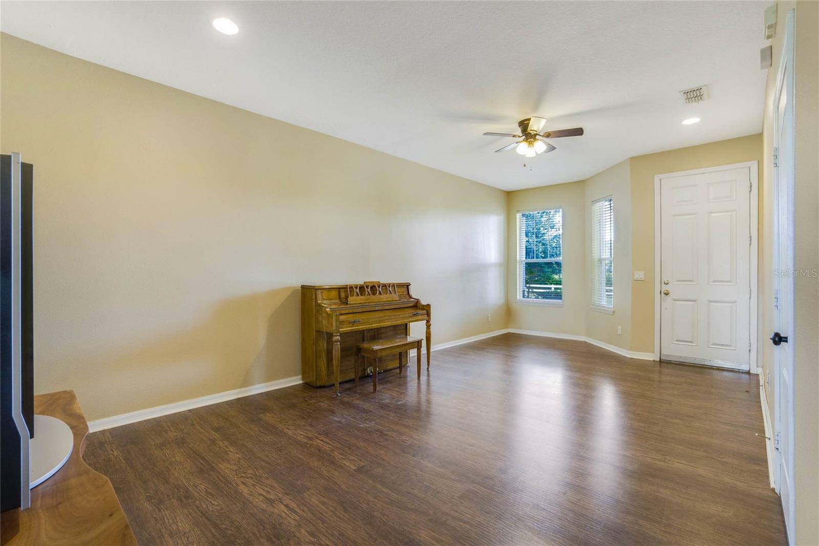 Property Photo: 34416 Tuscany Avenue FL 32776
