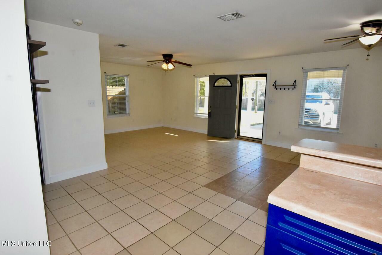 Property Photo:  810 26th Street  MS 39501 