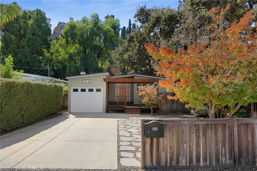 Property Photo:  806 Combes Avenue  CA 91360 