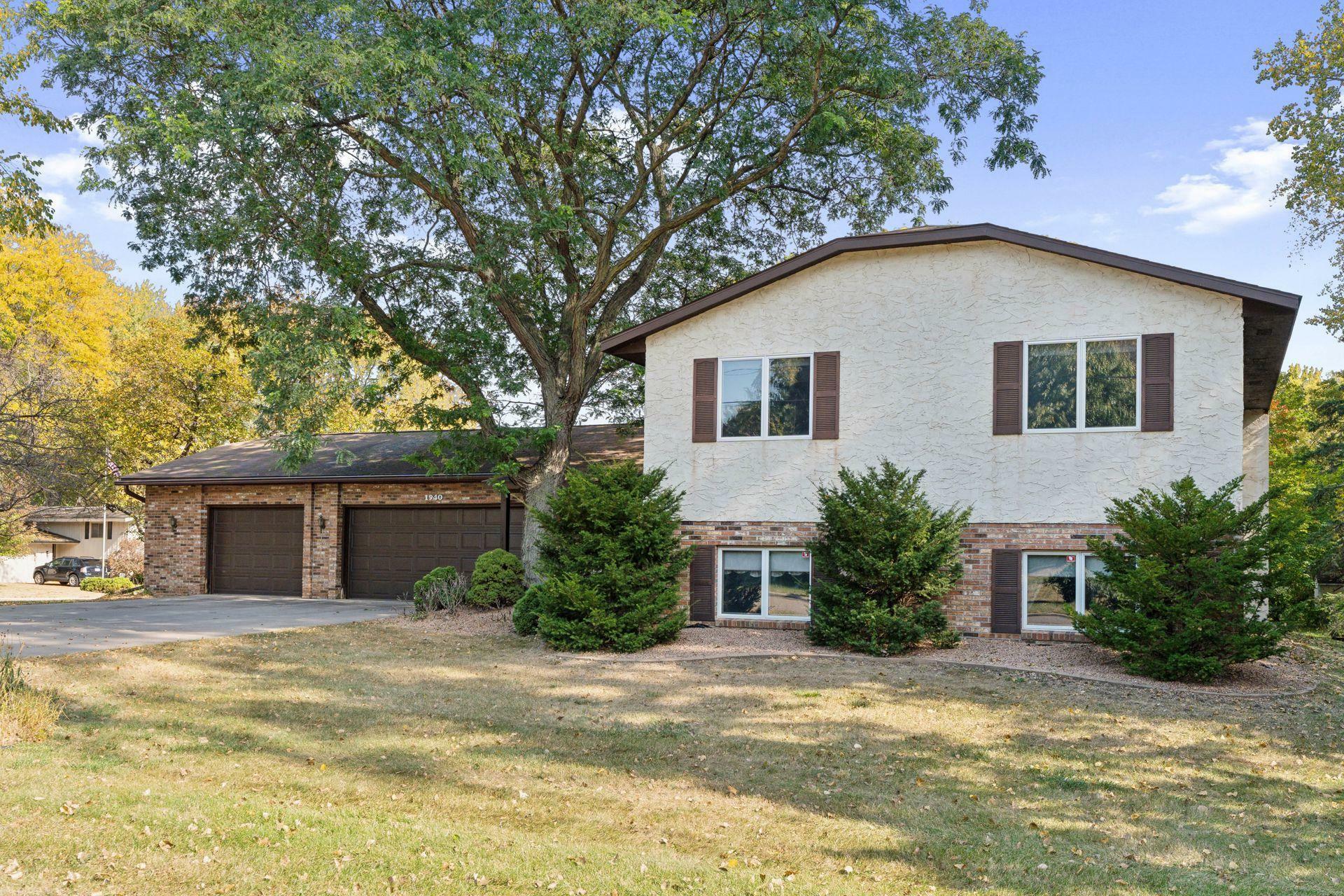 Property Photo:  1940 Hunter Lane  MN 55118 