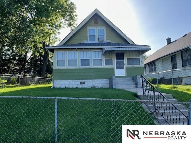 Property Photo: 1508 S 25th Street NE 68105