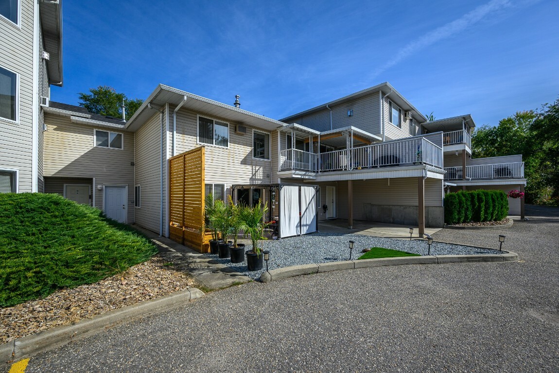 Property Photo:  4404 Pleasant Valley Road 3  BC V1T 4M3 