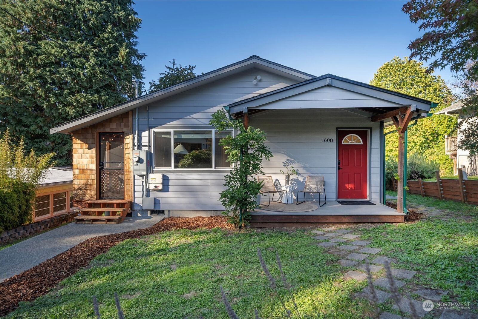 Property Photo:  1608 5th Avenue SE  WA 98501 