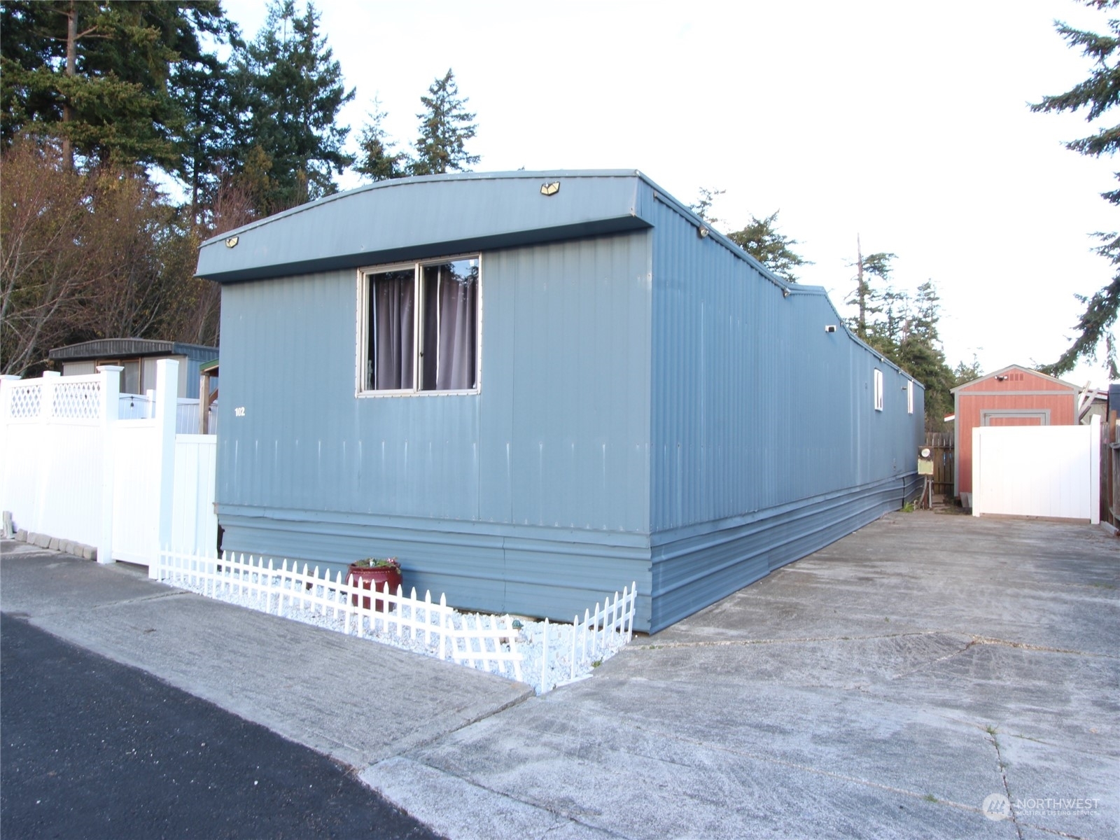 Property Photo:  700 NW Crosby Avenue 102  WA 98277 