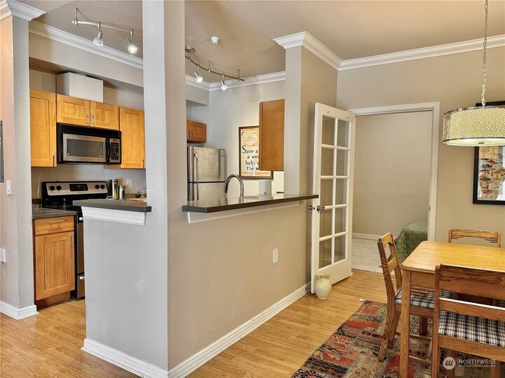 Property Photo: 801 Rainier Avenue N E-126 WA 98057