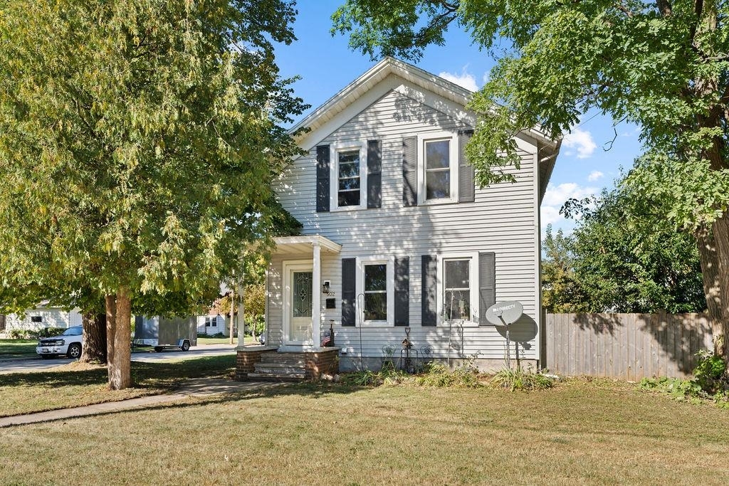 Property Photo:  502 Keyes Street  WI 54952-3408 